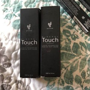 💜BNIB YOUNIQUE MINERAL TOUCH FOUNDATION💜